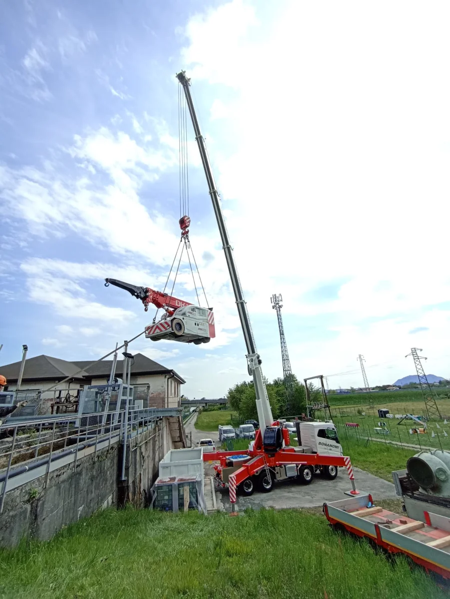 Gru idro e delta cranes trasporti bonanomi